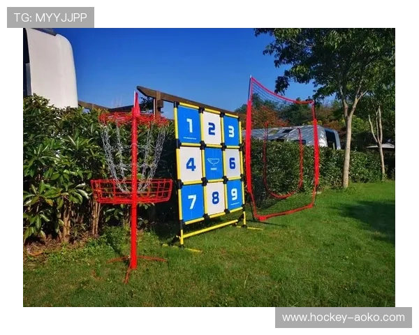 足球传奇之路九宫格全景解析 每一位巨星背后的成长与荣耀