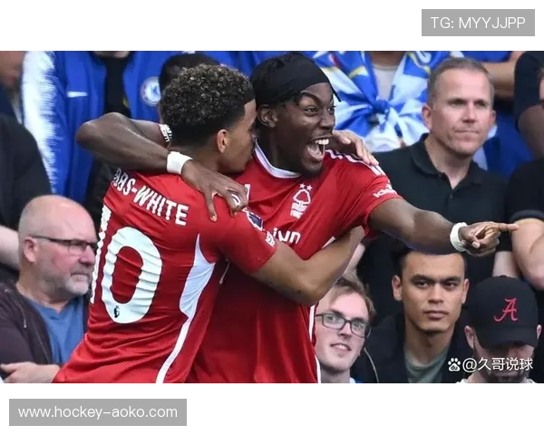 足球球星佩戴近视眼镜的背后故事与影响分析 足球球星佩戴近视眼镜的背后故事与影响分析