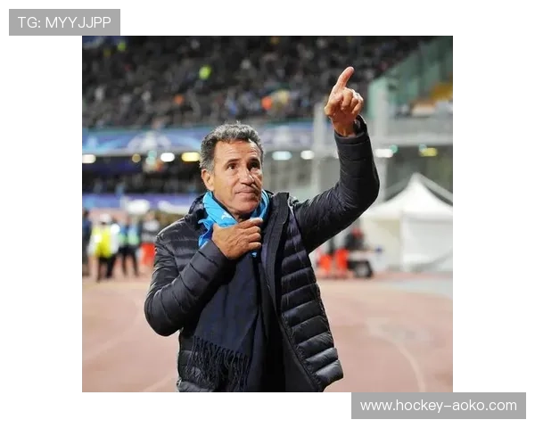 马拉多纳与多位足球巨星亲密合照 展现传奇球员风采与历史辉煌 马拉多纳与多位足球巨星亲密合照 展现传奇球员风采与历史辉煌